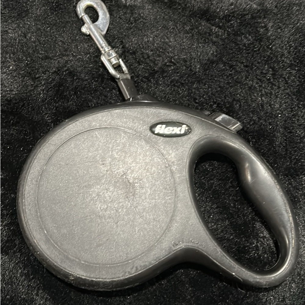 Flexi Black Retractable Leash